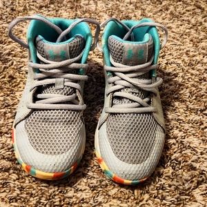 Girl basketball shoes